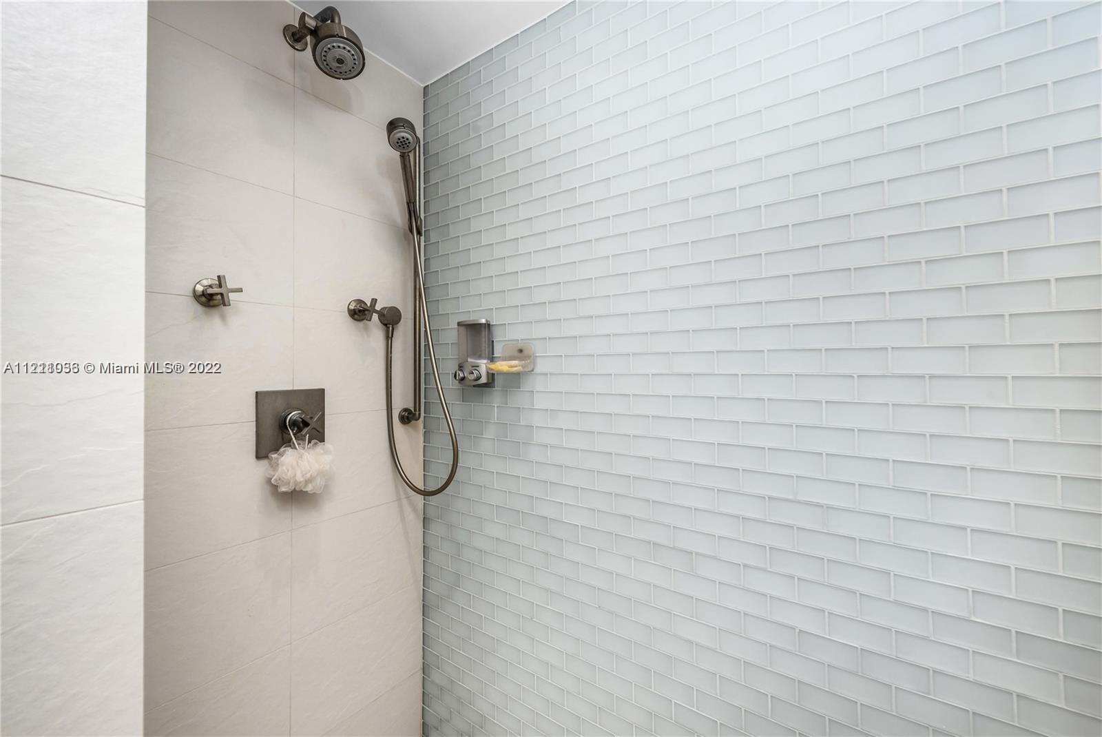 MOSAIC ON MIAMI BEACH CON - Residential Lease