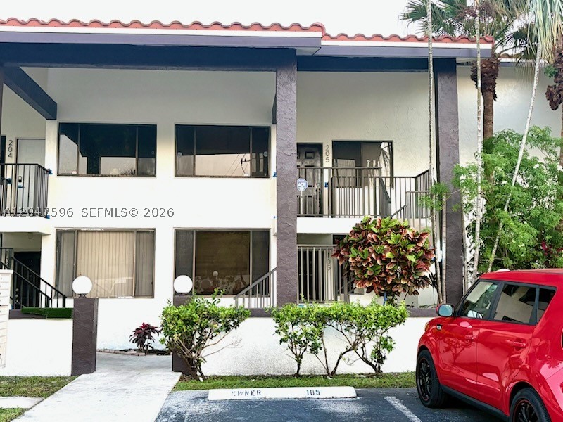 Beautiful 2-bedroom, 2-bathroom, vaulted ceilings. Screened balcony with gorgeous lake view! Bamboo wood floors in the living room and Master bedroom. Gated community offers great amenities, including a pool and tennis. Walking to grocery store/plaza, dining, public transportation, major roadway, and beaches. One assigned parking space plus open guest parking. Washer and dryer in unit.