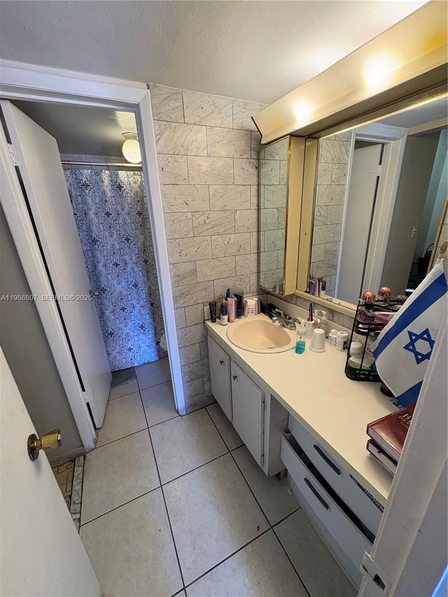 PALM-WEST GARDENS CONDO - Residential