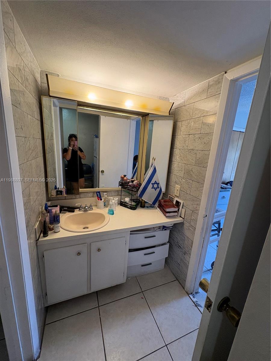 PALM-WEST GARDENS CONDO - Residential