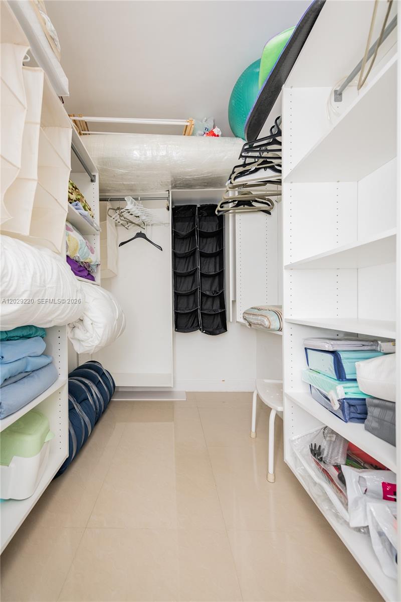 ALEXANDER TOWERS CONDO - Residential Lease