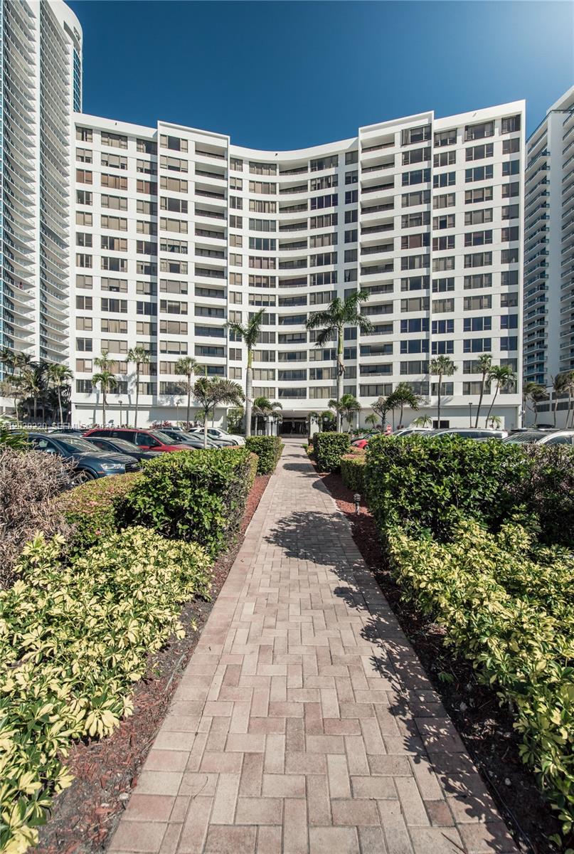 ALEXANDER TOWERS CONDO - Residential Lease