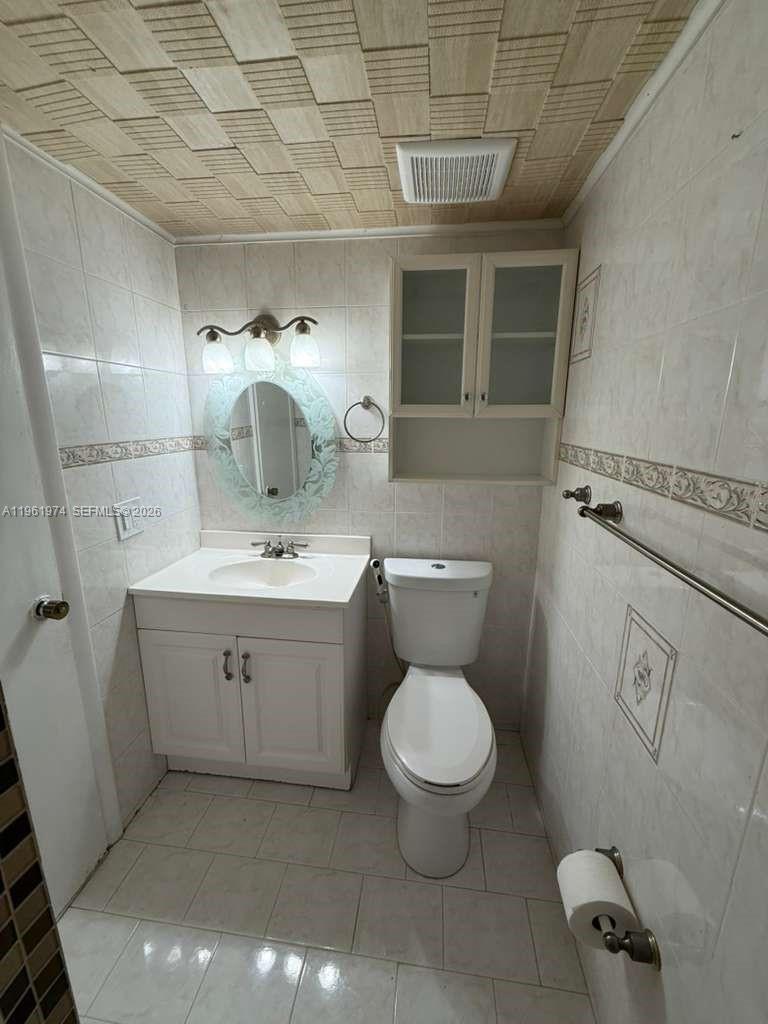 SUNSET VILLAS PHASE II CO - Residential Lease