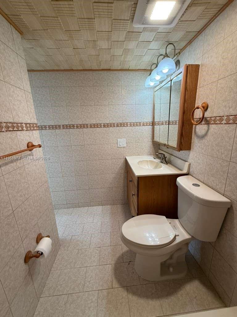 SUNSET VILLAS PHASE II CO - Residential Lease