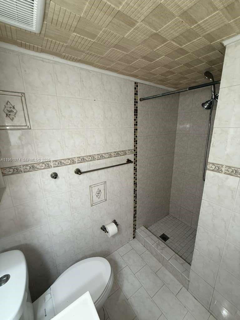 SUNSET VILLAS PHASE II CO - Residential Lease