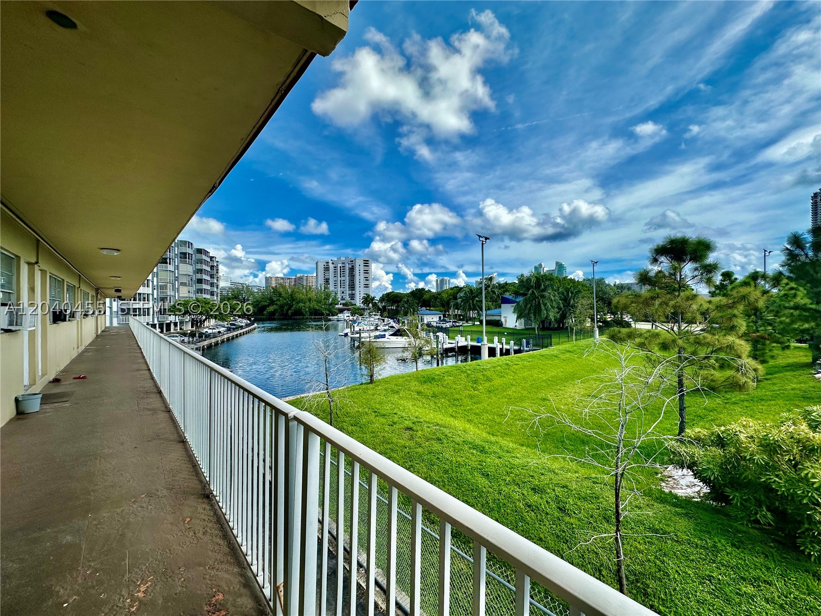 DIPLOMAT GOLF & RACQUET C - Residential