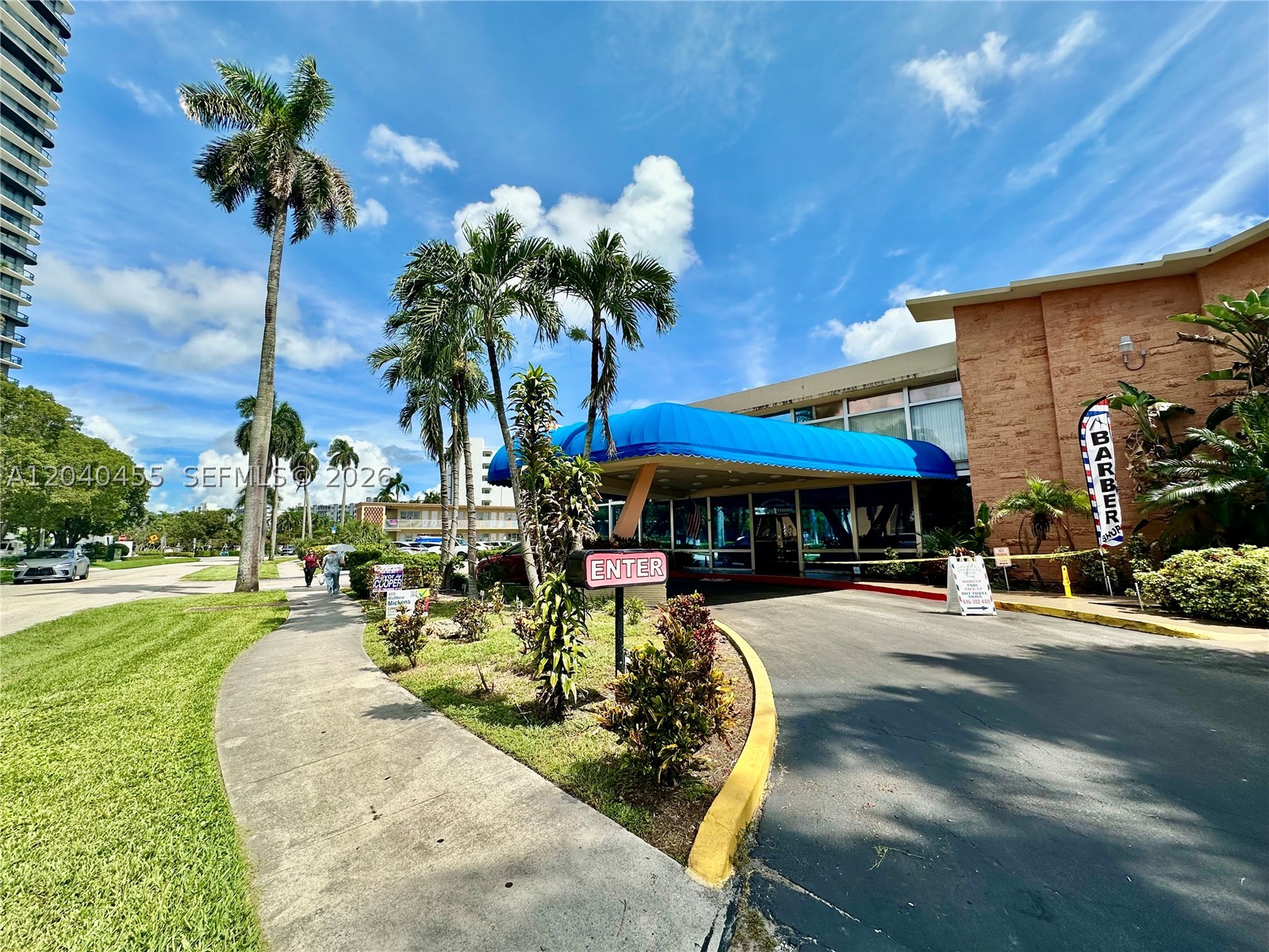 DIPLOMAT GOLF & RACQUET C - Residential