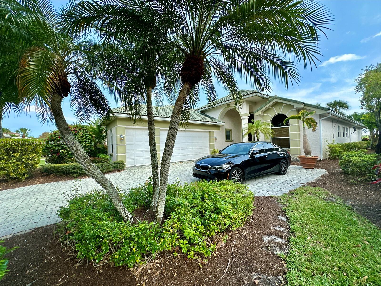 Amazing one story single family home with 3 Bedroom and 3 bathroom in one of the best gated community in Palm Beach. House has a pool with a screened porch. Kitchen has a separate dinning area inside and has granite counter top plus the bar area. All the rooms has their own bathroom. Ironhorse is a 24 hour guard gated community with beautiful landscaping and lots of amenities such as gulf course, ( Community has a private optional gulf course membership ) , tennis courts, sauna, exercise room  And many more.