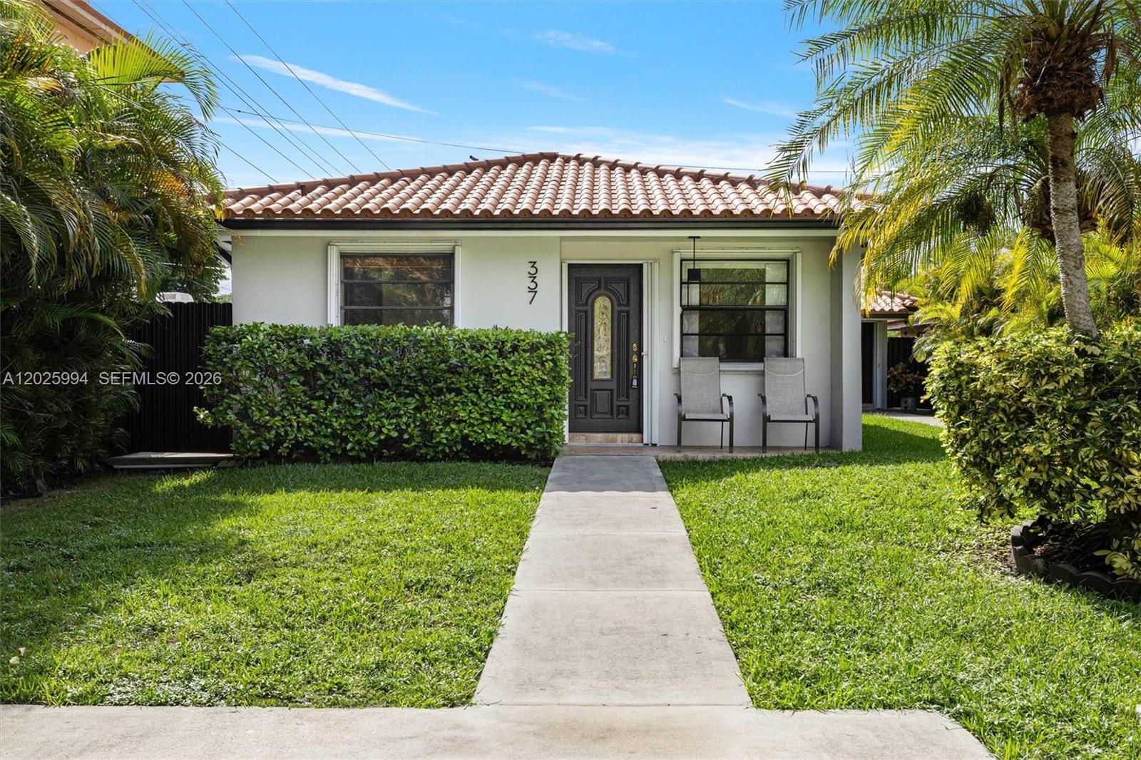 Spacious 2 bedroom, 1 bathroom Unit in a Duplex, Renovated. easy to show. 4 parking space in front of the unit. Very nice and centrally located near shopping centers. No HOA. Ready to move in.
