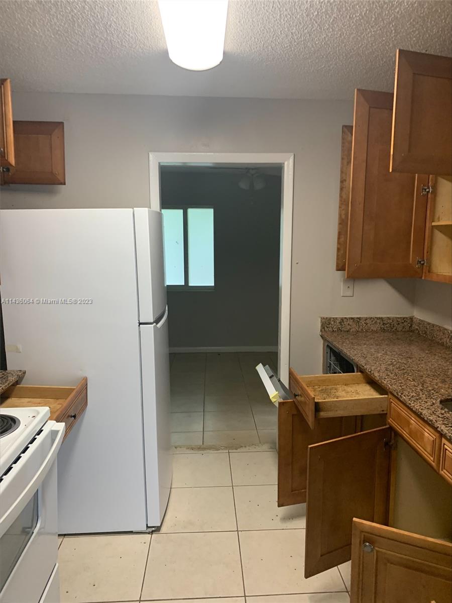 LAUDERDALE LAKES NORTHGAT - Residential