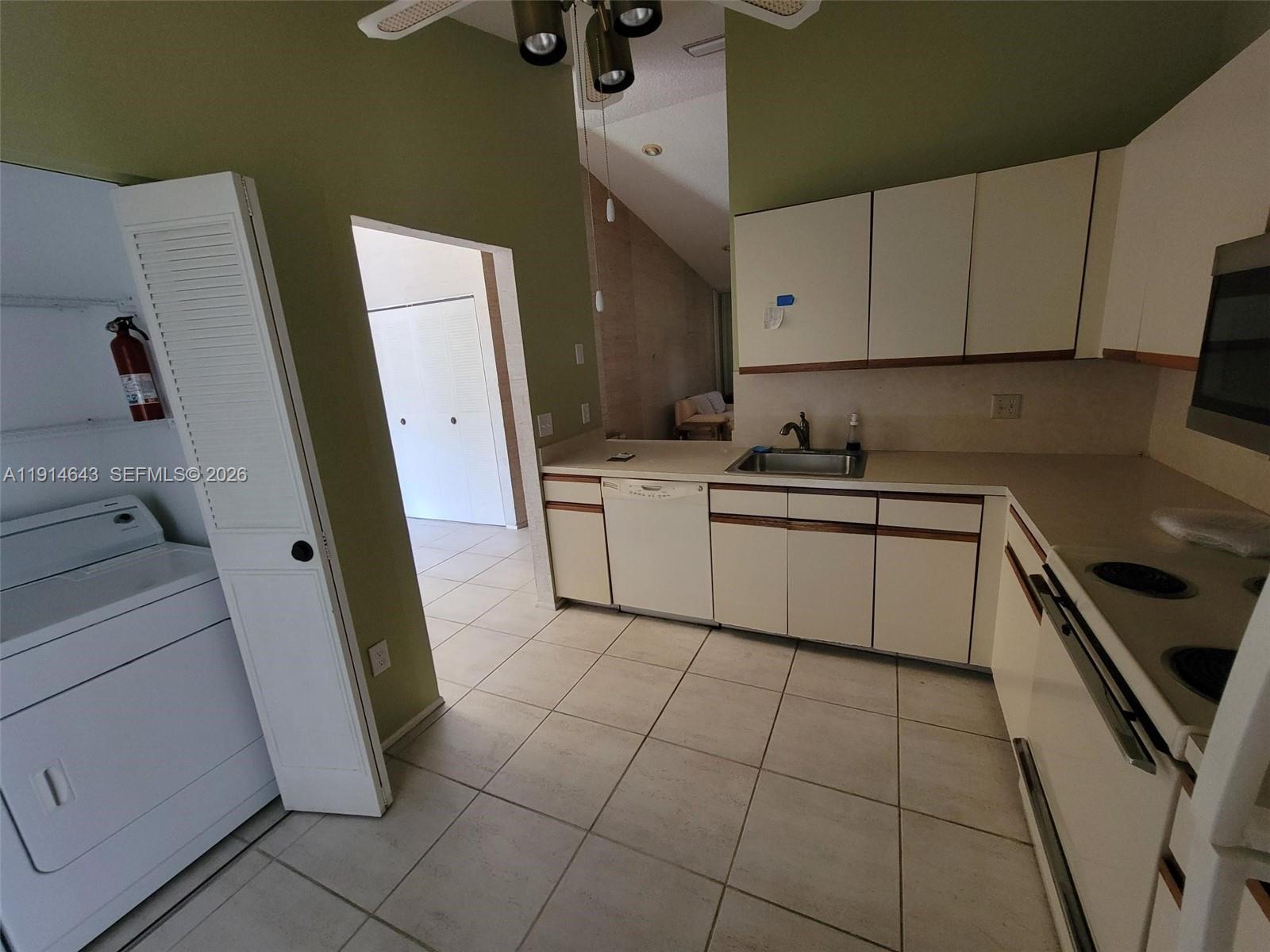 STRATHMORE GATE WEST UNIT - Residential Lease