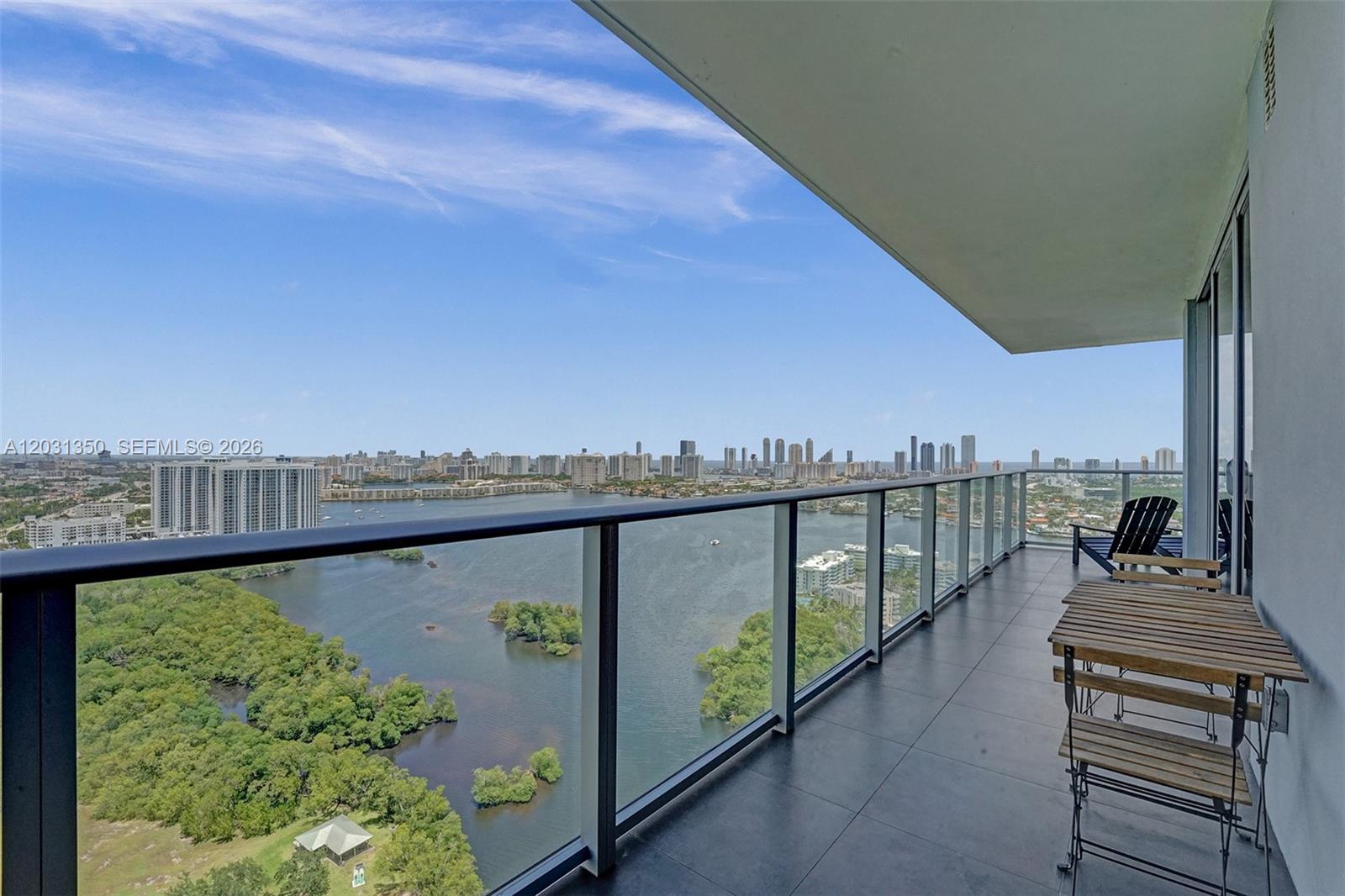THE HARBOUR NORTH CONDO - Residential Lease