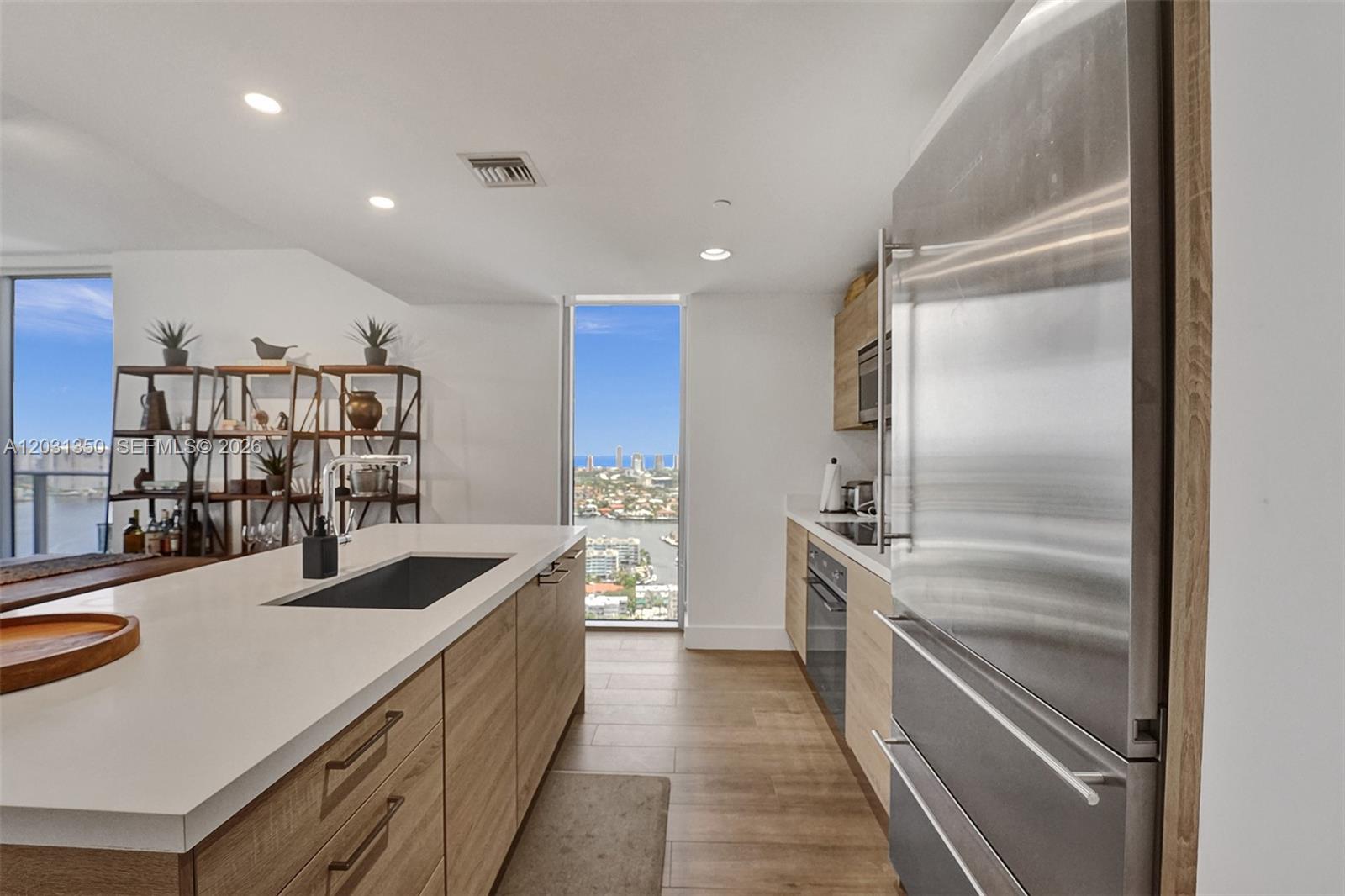 THE HARBOUR NORTH CONDO - Residential Lease