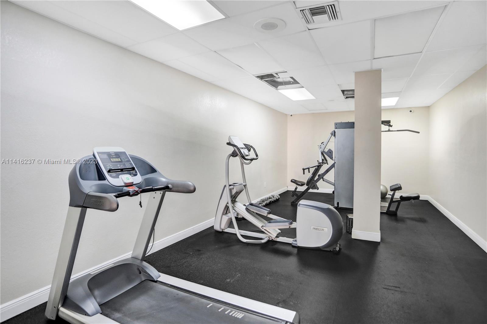 SANDS POINT CONDOMINIUM I - Residential Lease