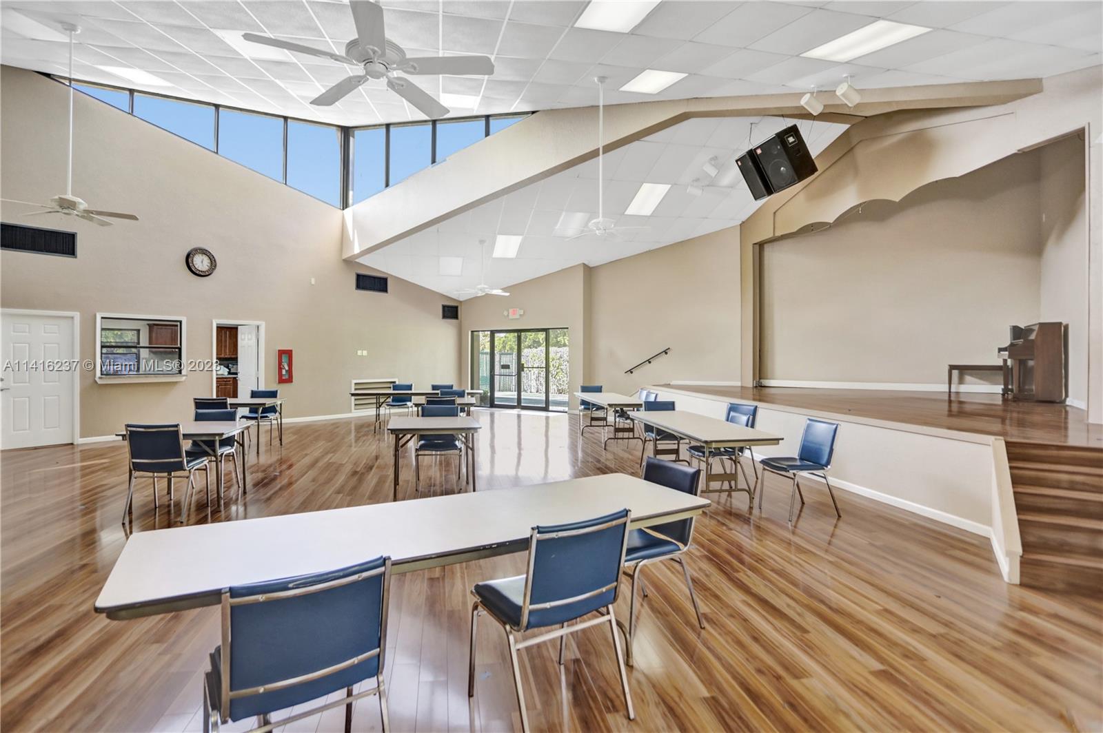 SANDS POINT CONDOMINIUM I - Residential Lease