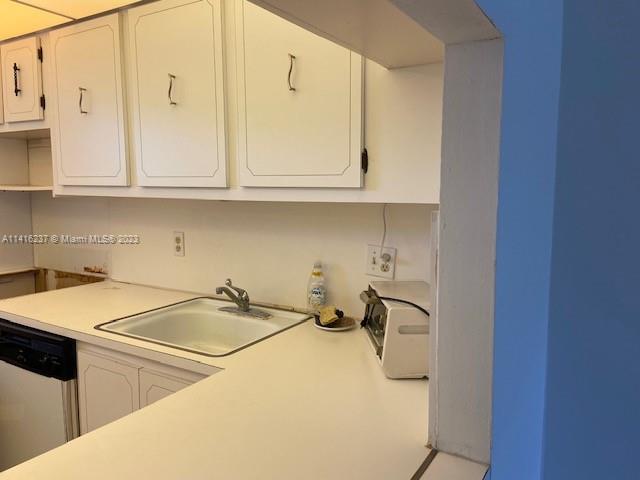 SANDS POINT CONDOMINIUM I - Residential Lease
