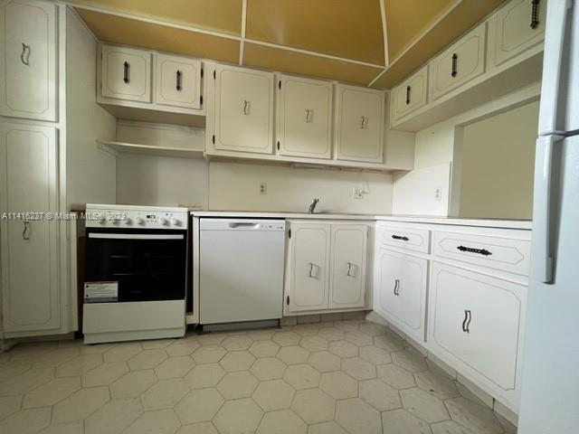 SANDS POINT CONDOMINIUM I - Residential Lease