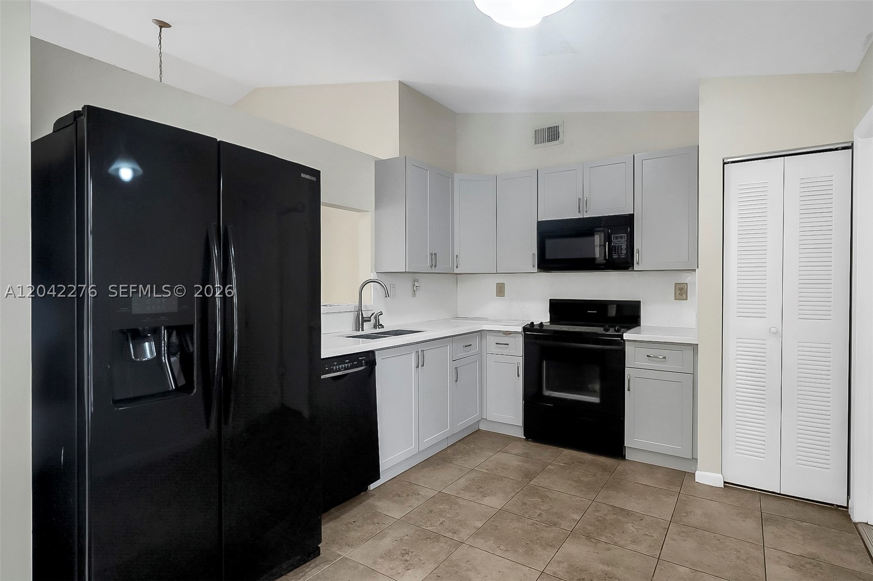 SHENANDOAH SECTION FOUR - Residential Lease