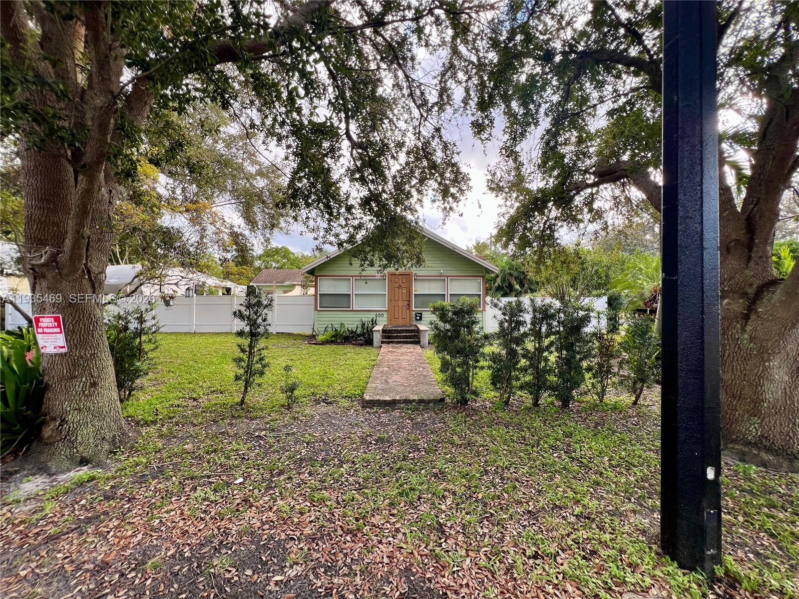 Amazing property for investment. Compound ready to make money- Main house has 1 apartment with one 1/1, and 3 studios, additionally a garage converted into 2 studios.  If you are looking for a property to make money this is it.  Schedule a showing and you can see it, plus premium location a couple miles from the beach and close to amazing restaurants, shopping, pharmacies, hospitals, and more.  Old Pompano fantastic house.
