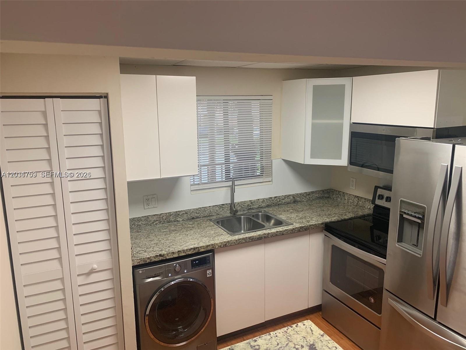 COURTYARDS AT DAVIE CONDO - Residential