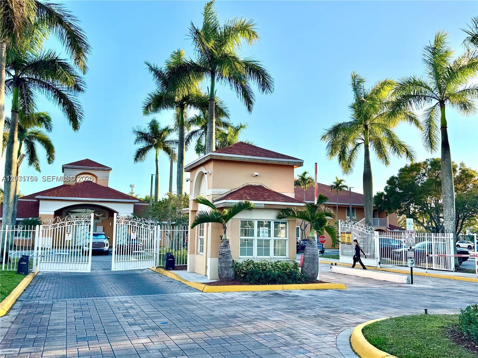 COURTYARDS AT DAVIE CONDO - Residential