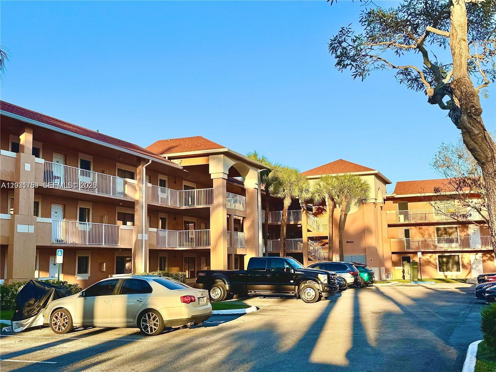 COURTYARDS AT DAVIE CONDO - Residential