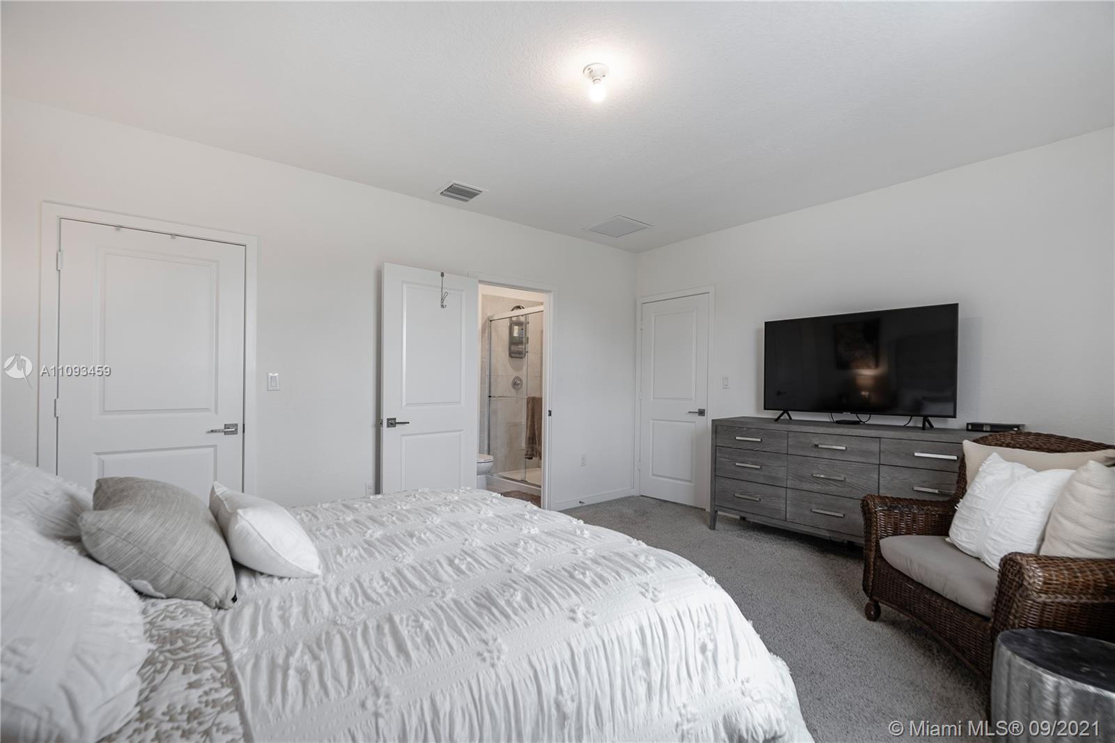 ROYAL HOMES WEST - Residential