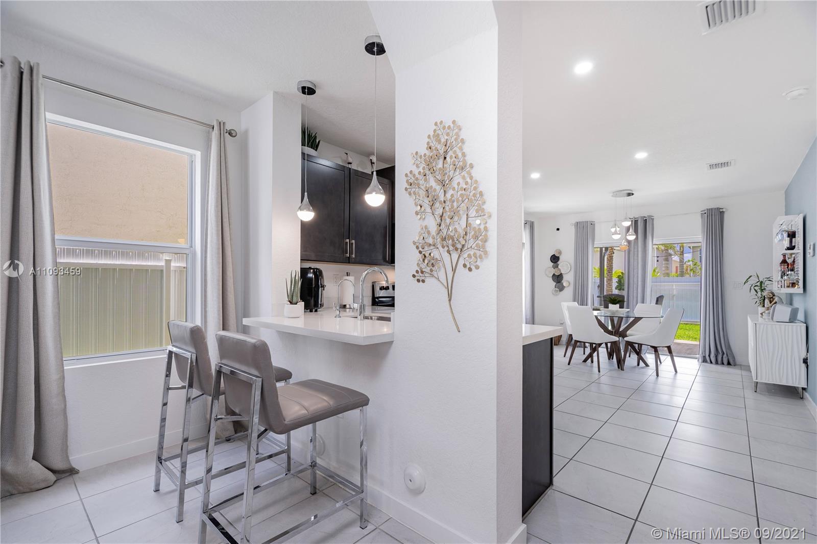 ROYAL HOMES WEST - Residential