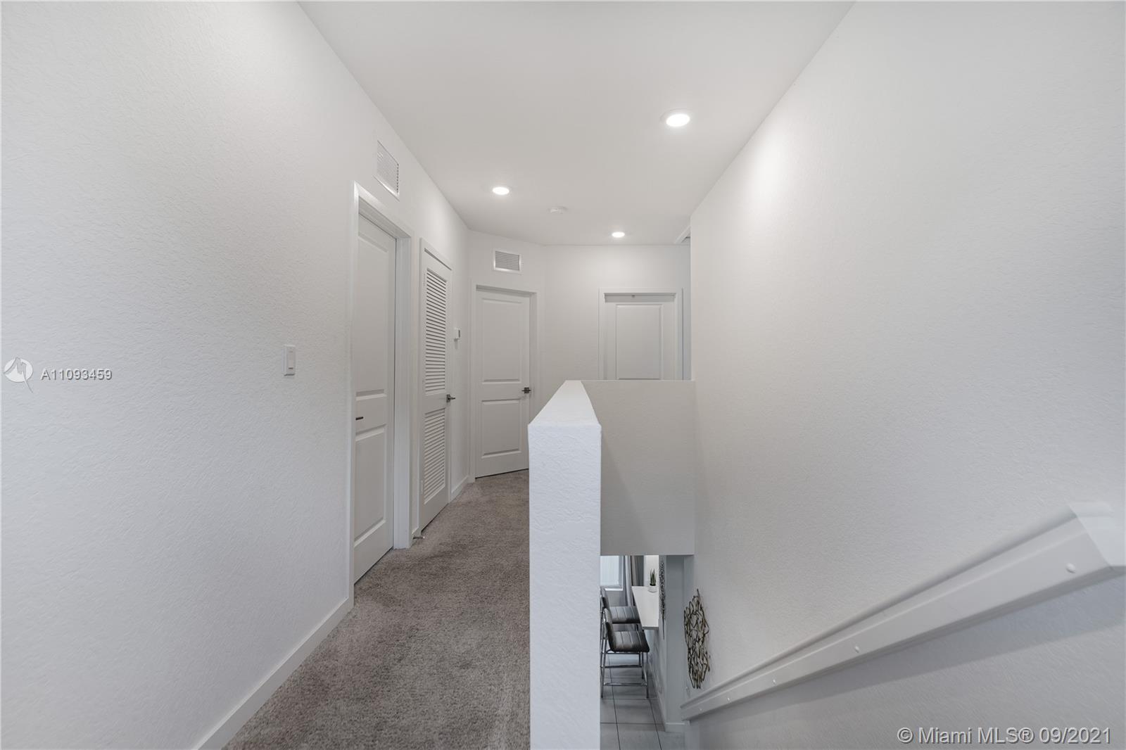ROYAL HOMES WEST - Residential