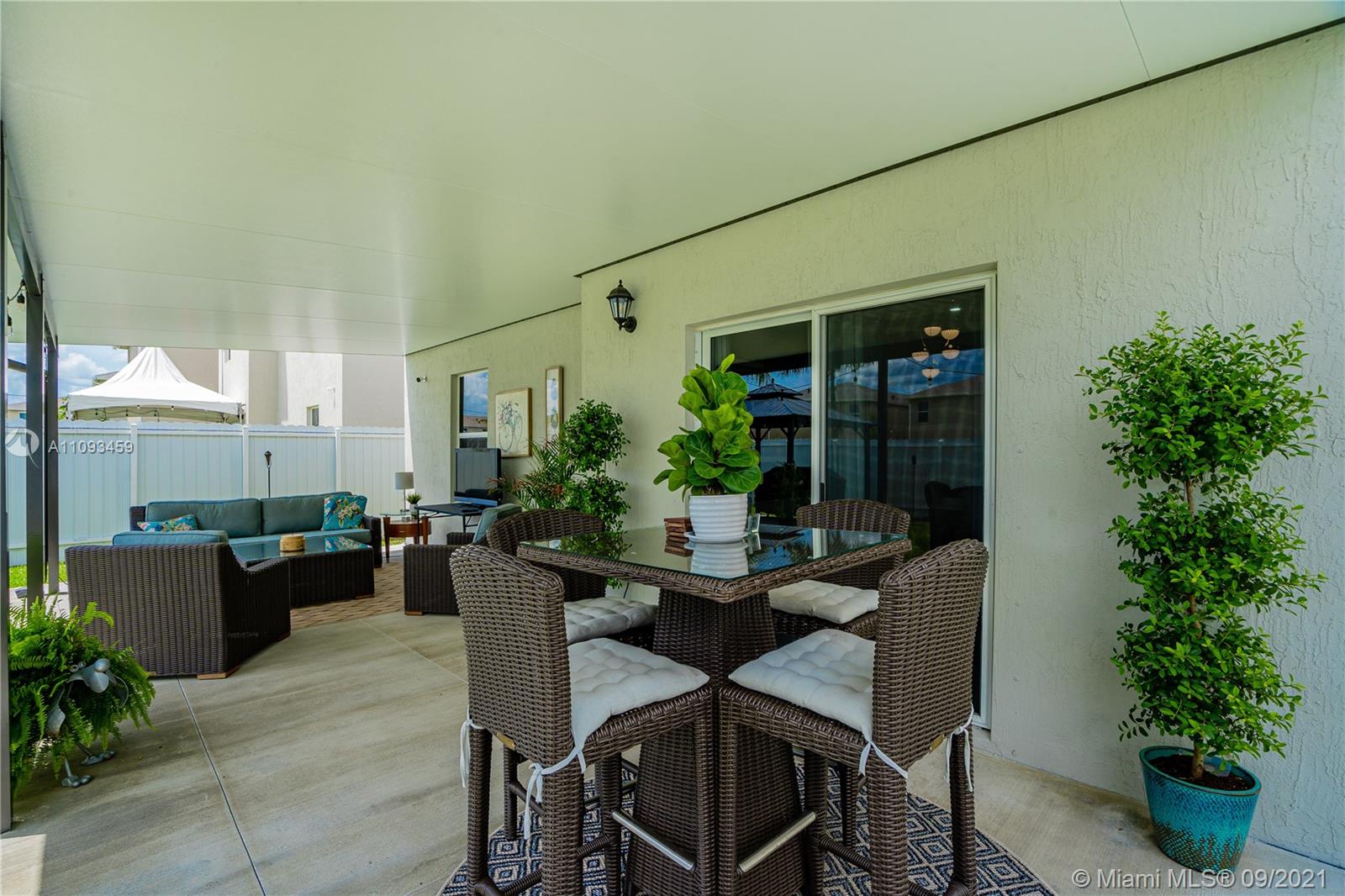 ROYAL HOMES WEST - Residential