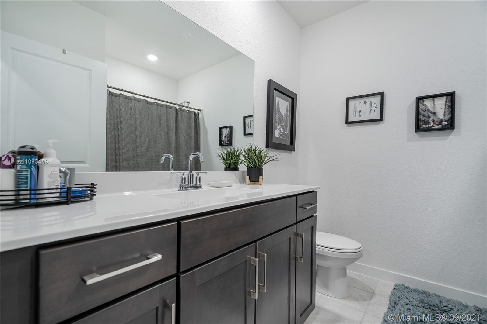 ROYAL HOMES WEST - Residential