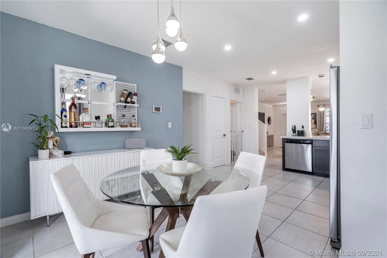 ROYAL HOMES WEST - Residential