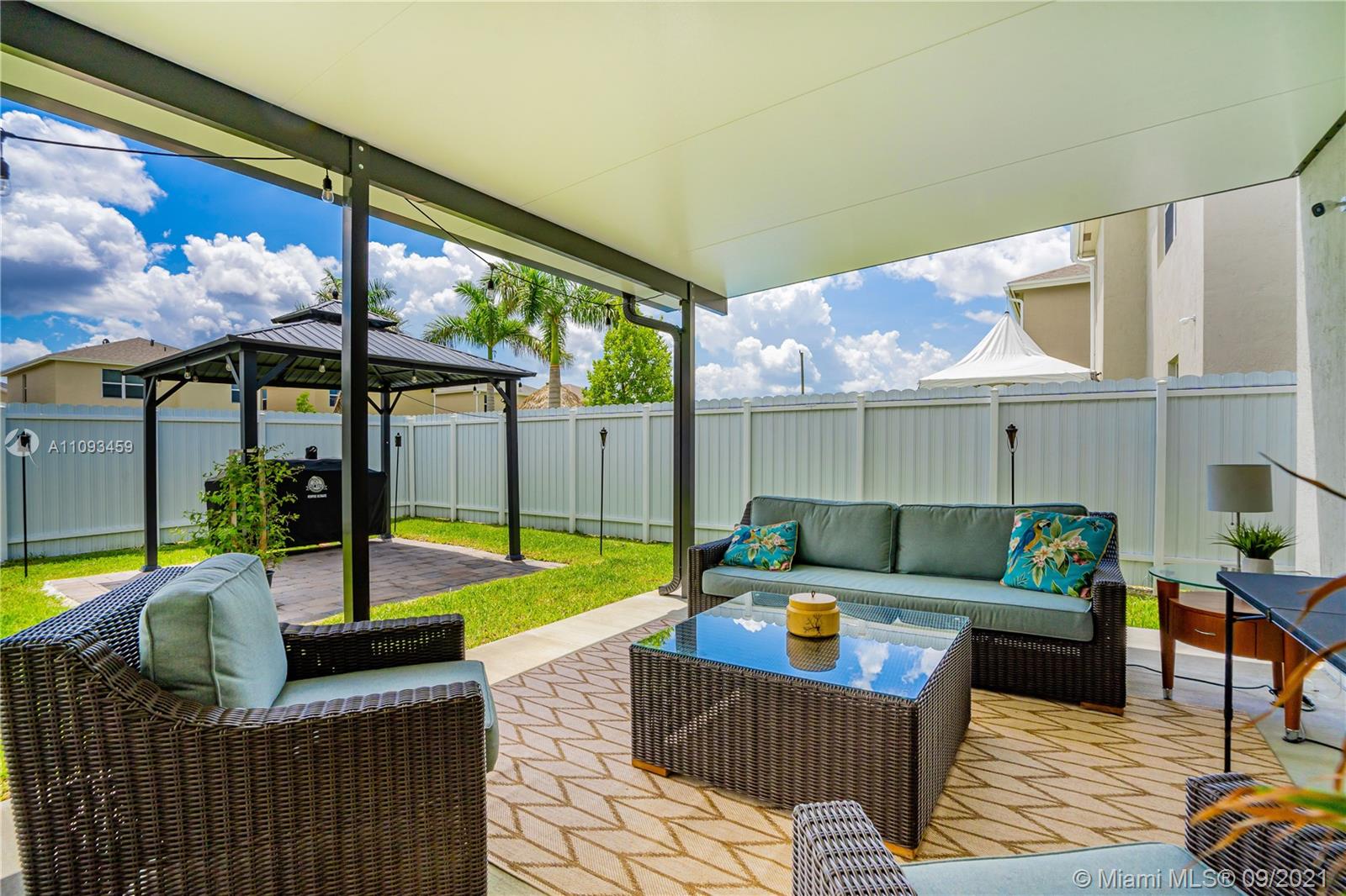 ROYAL HOMES WEST - Residential