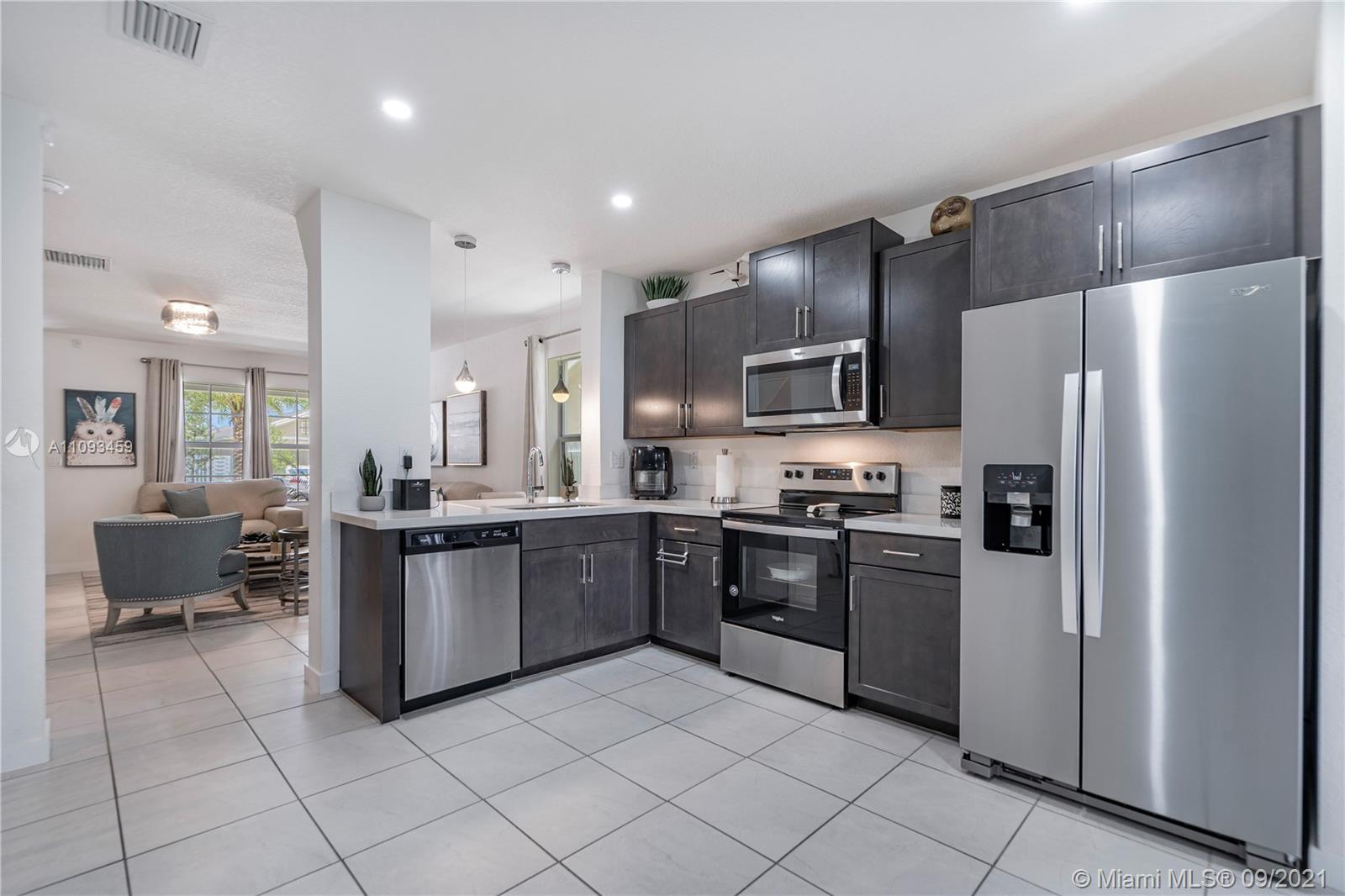 ROYAL HOMES WEST - Residential