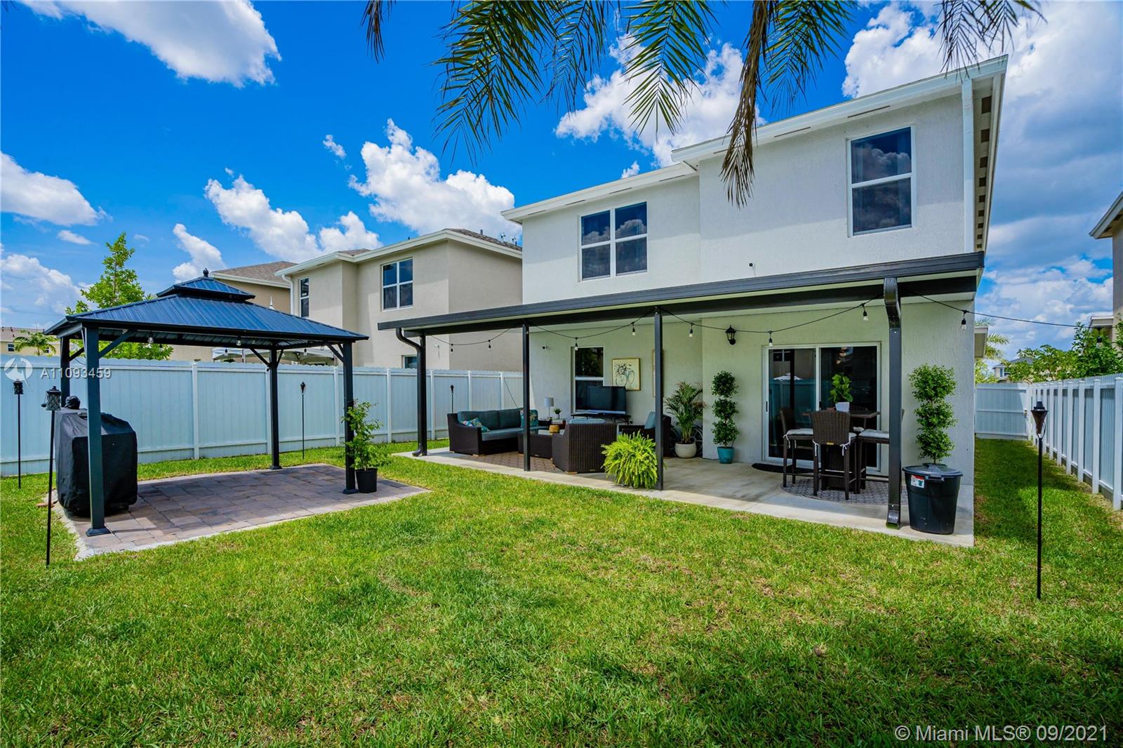 ROYAL HOMES WEST - Residential