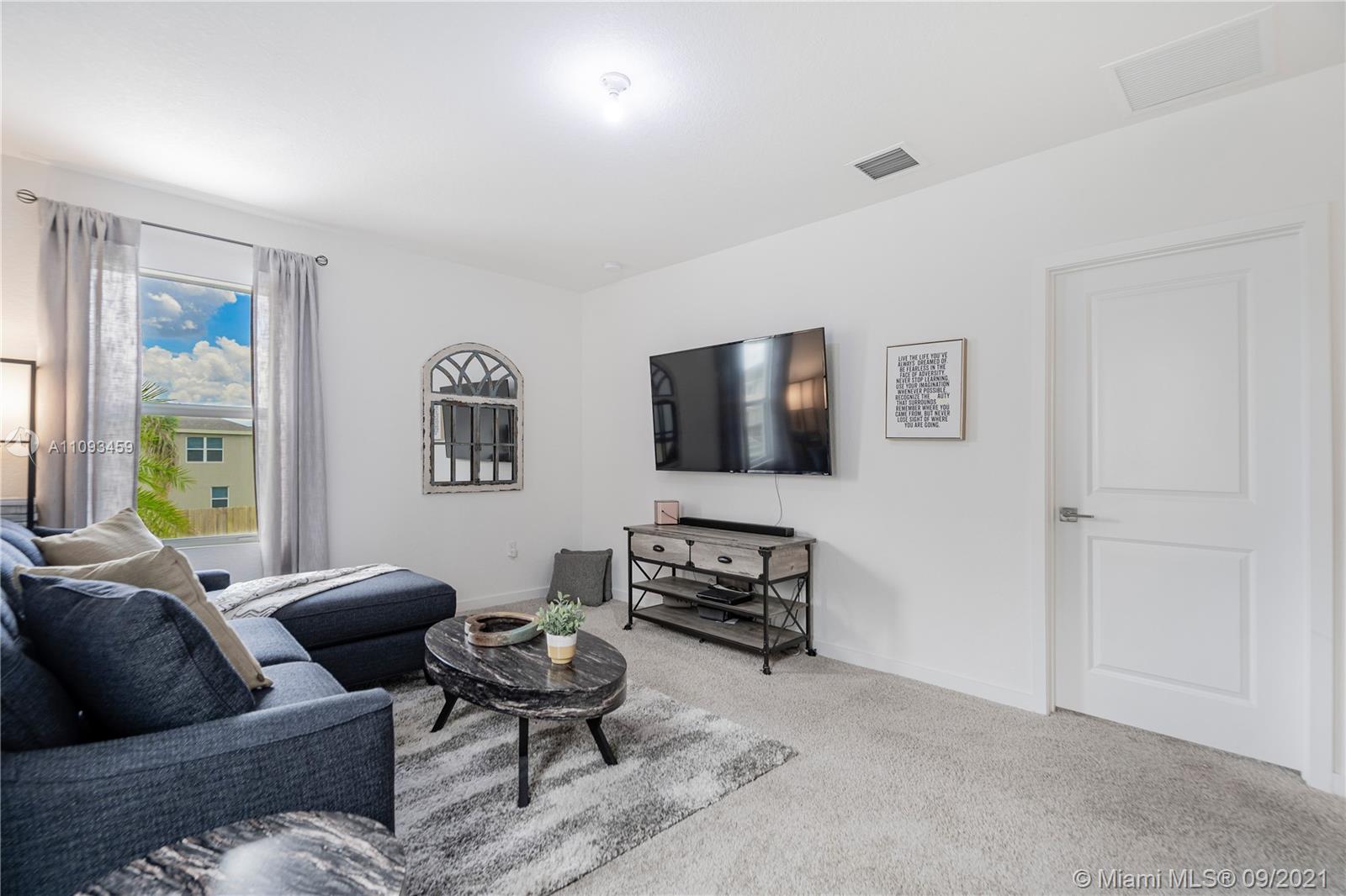 ROYAL HOMES WEST - Residential