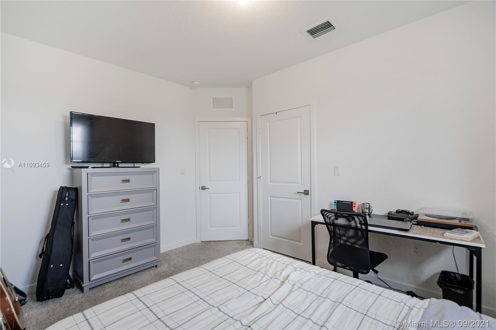 ROYAL HOMES WEST - Residential