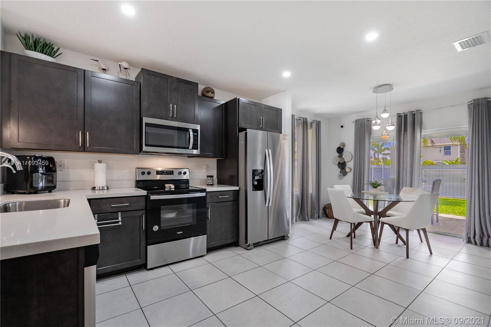 ROYAL HOMES WEST - Residential