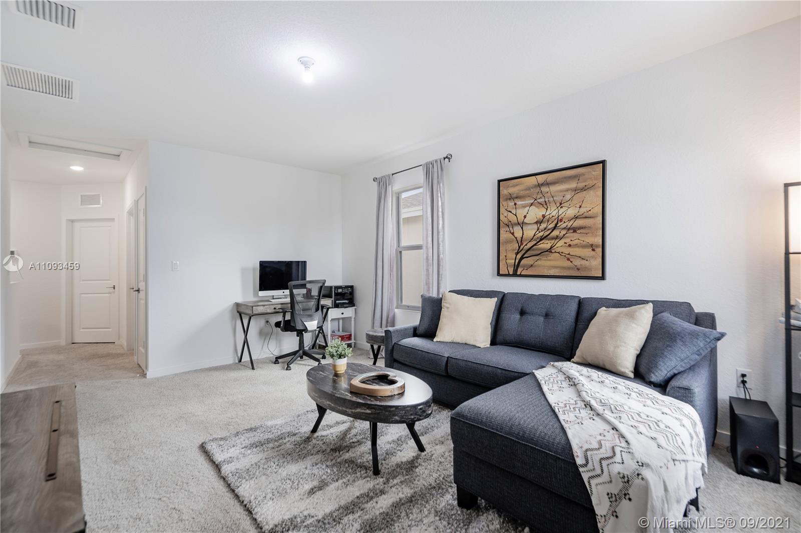ROYAL HOMES WEST - Residential