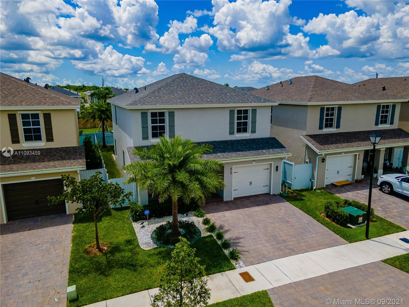 ROYAL HOMES WEST - Residential