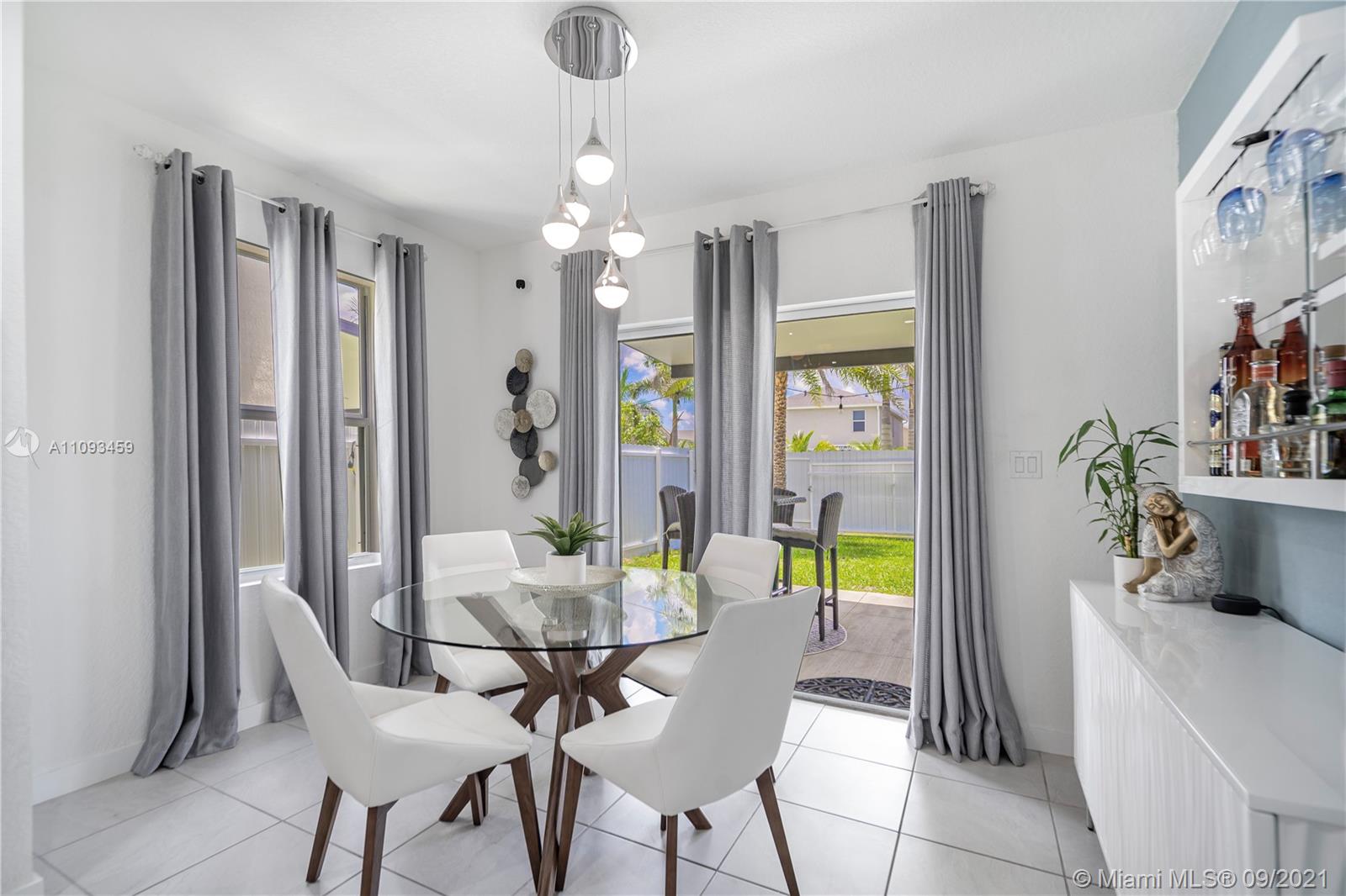 ROYAL HOMES WEST - Residential