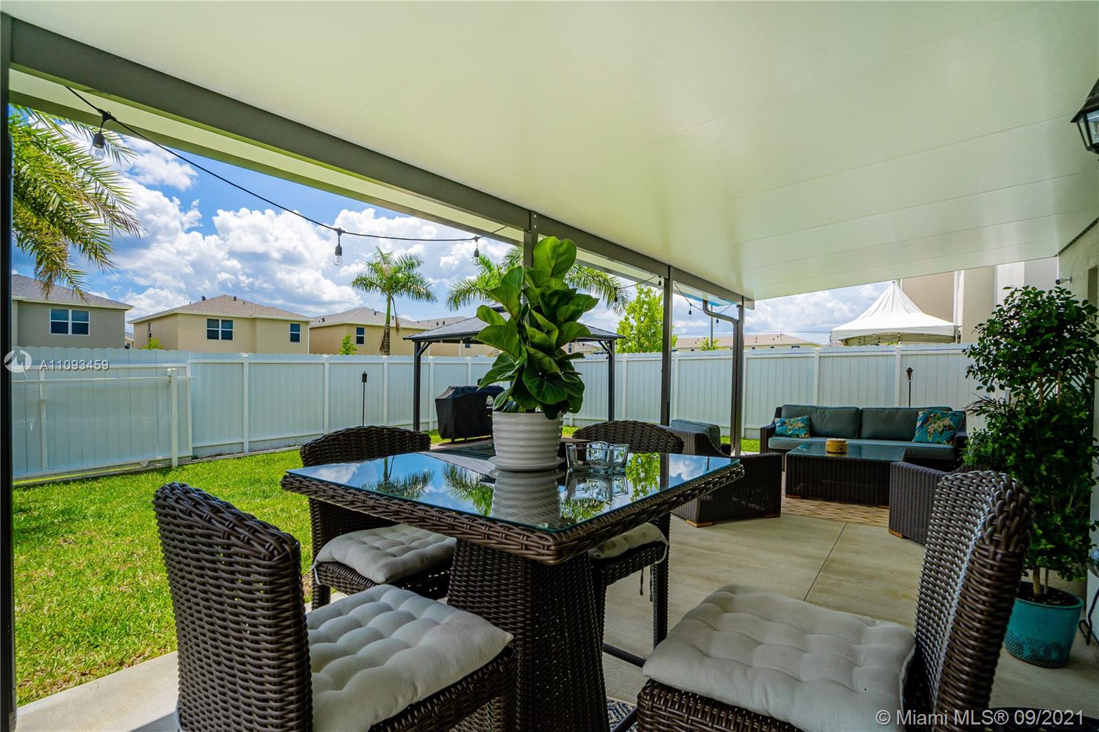 ROYAL HOMES WEST - Residential