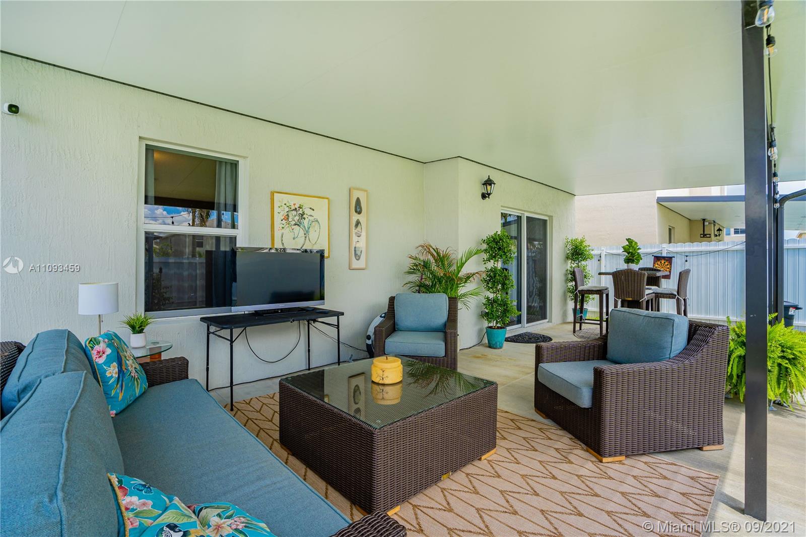 ROYAL HOMES WEST - Residential