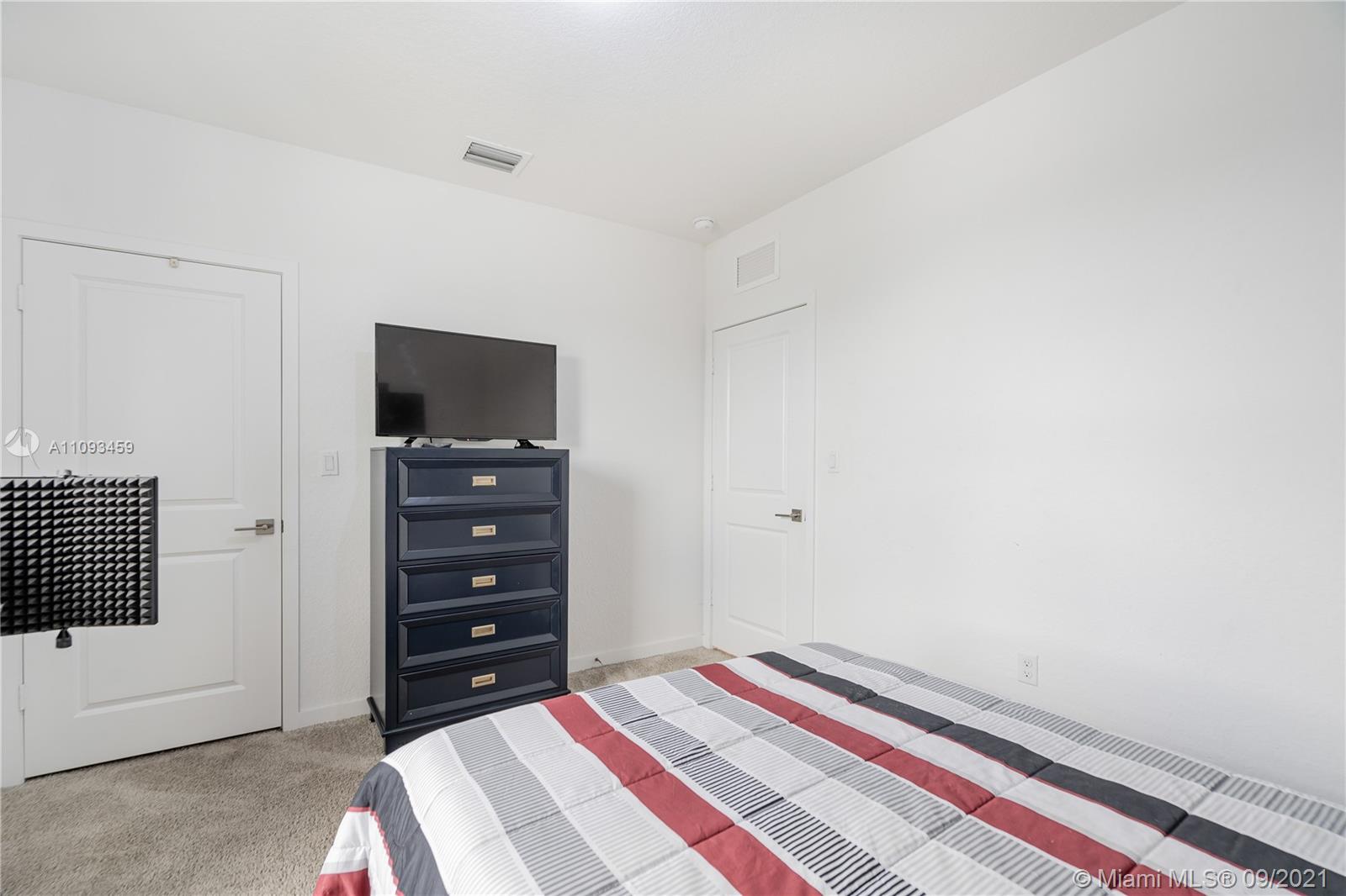 ROYAL HOMES WEST - Residential