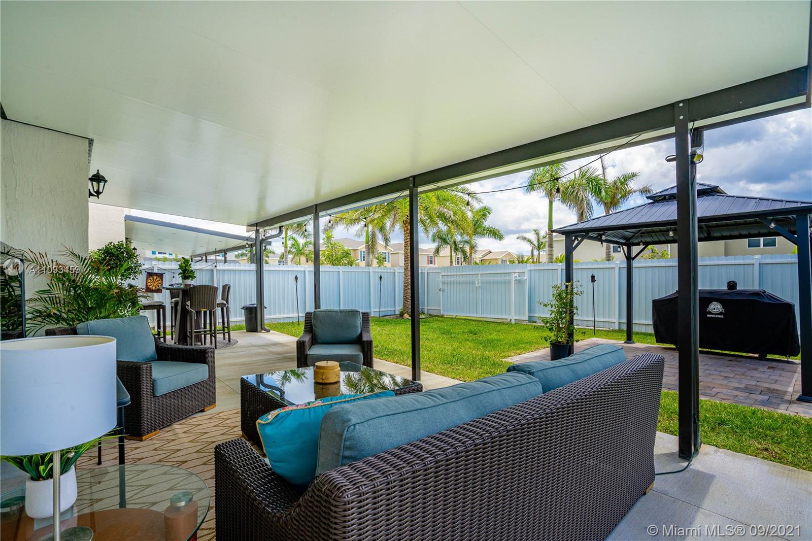 ROYAL HOMES WEST - Residential
