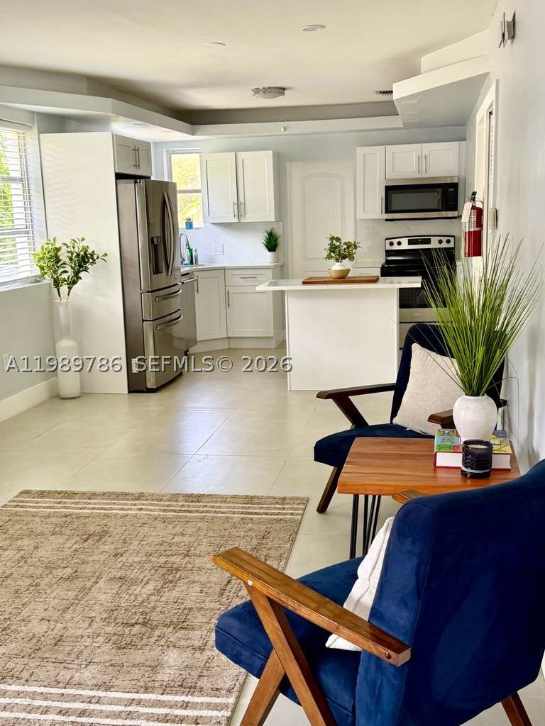 HOLLYWOOD LAKES SECTION - Residential