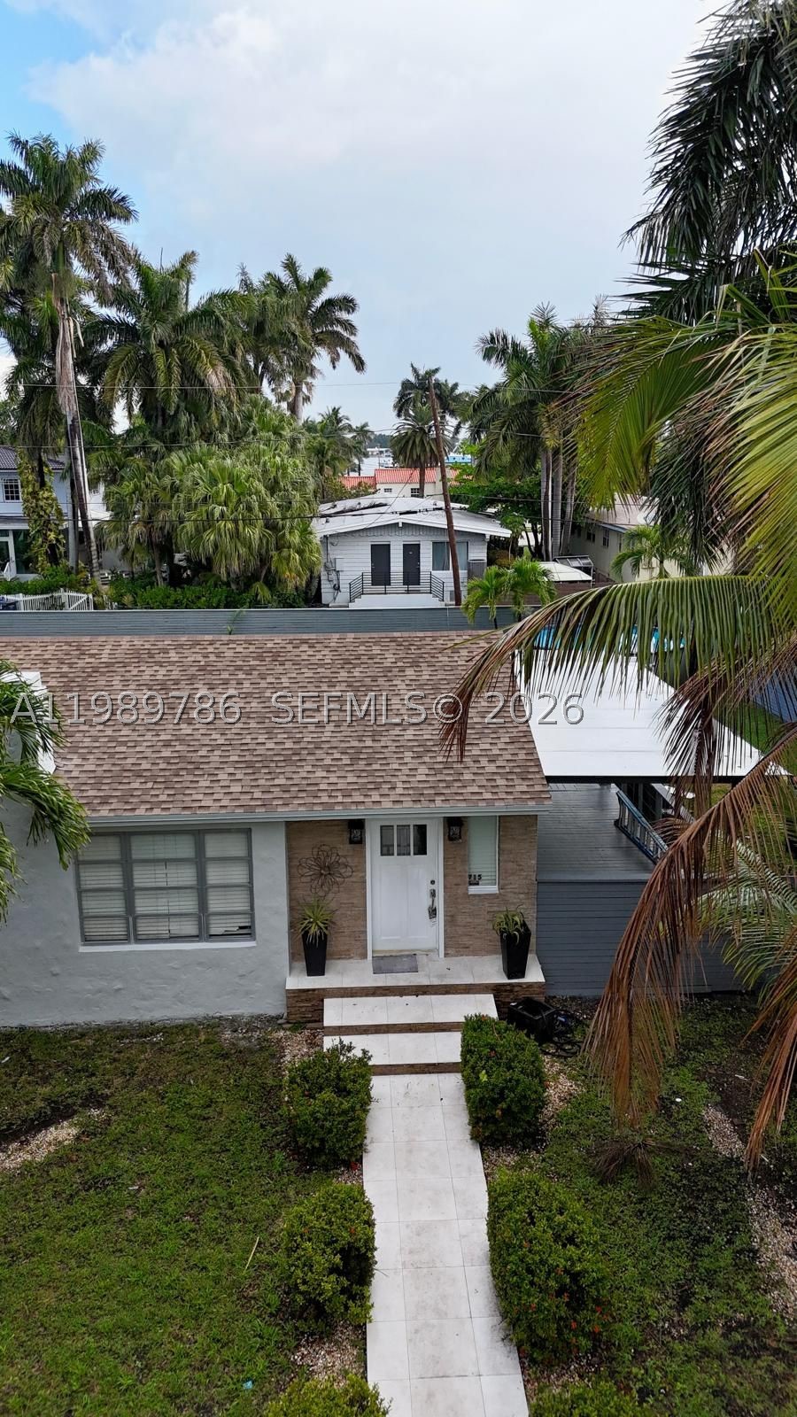 HOLLYWOOD LAKES SECTION - Residential
