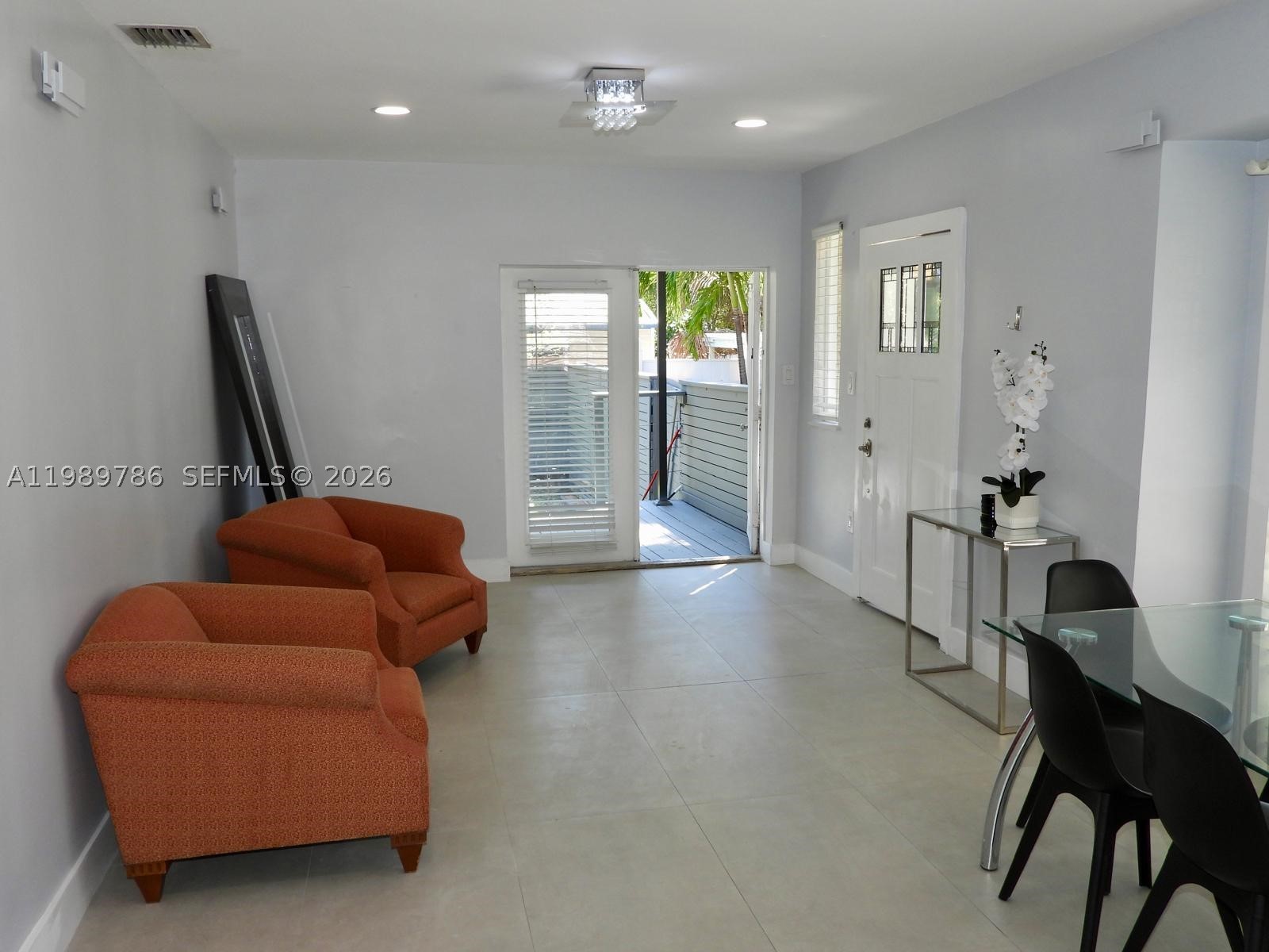HOLLYWOOD LAKES SECTION - Residential