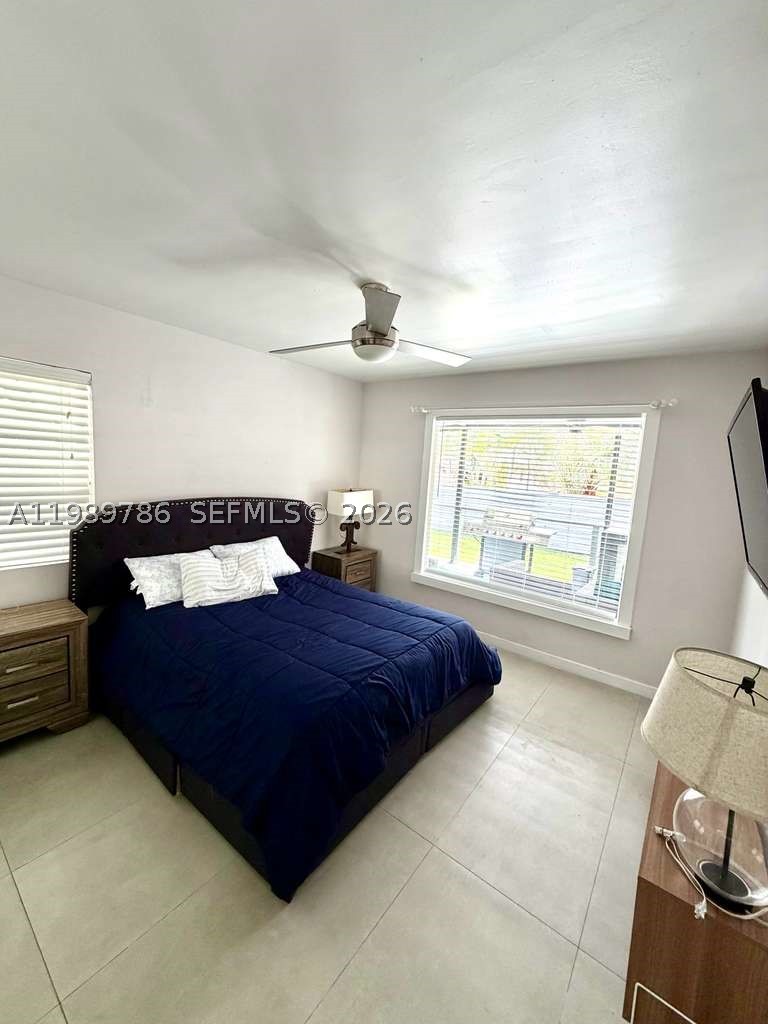 HOLLYWOOD LAKES SECTION - Residential