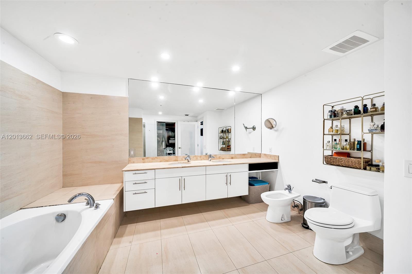 BLUE BAY TOWER CONDO - Residential